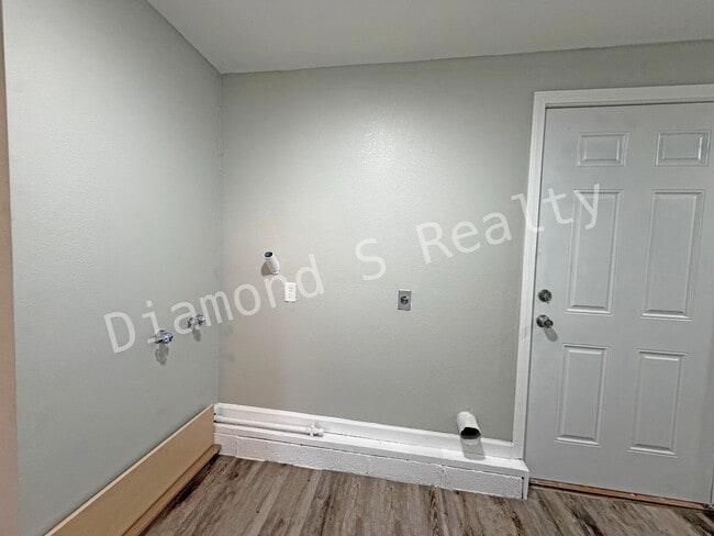 Building Photo - Completely Remodeled 4 Bedroom Home in Nixa!