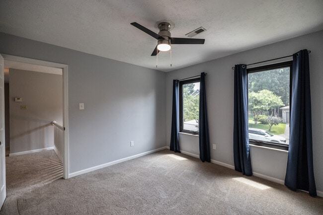 Building Photo - 5516 Oakside Dr