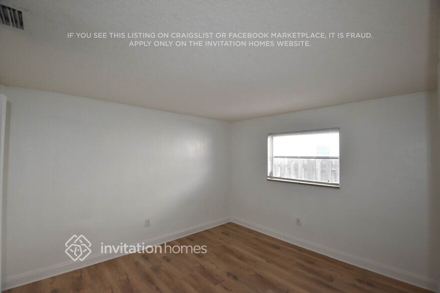 Building Photo - 8841 NW 21st Manor