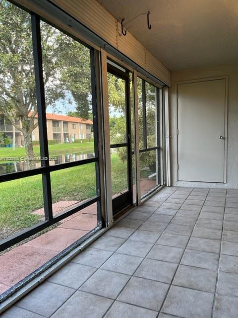 Building Photo - 447 Lakeview Dr