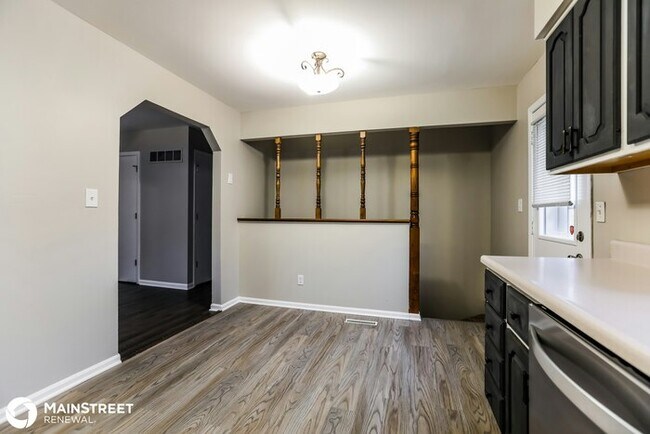 Building Photo - 509 W 5th Ct