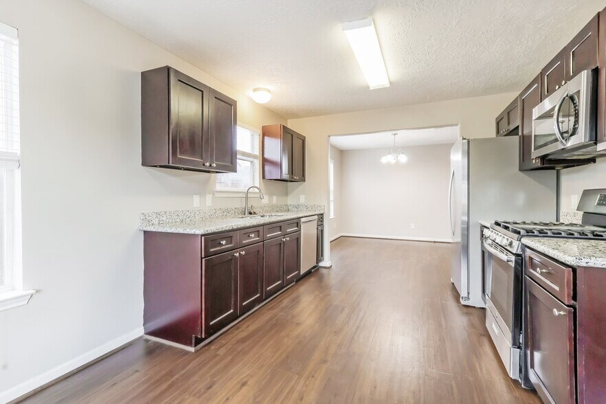 Building Photo - 21818 Hemlock Park Dr