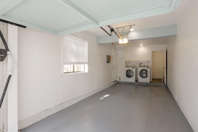 Building Photo - 545 Cassatt Way