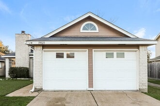 Building Photo - 19523 Lake Hollow Ln