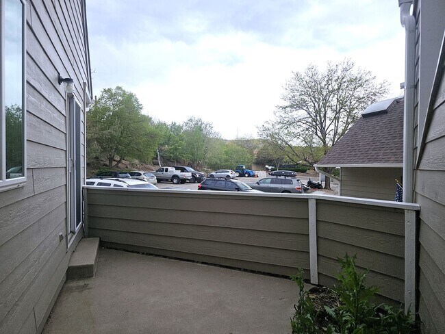Building Photo - Beautiful 1 Bedroom Condo Near the Mountains