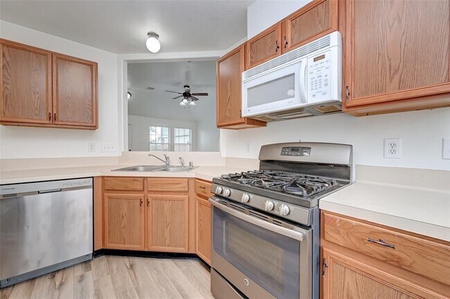Building Photo - 6030 Shining Leaf Ct