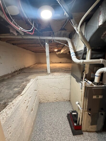 Building Photo - 628 S University St