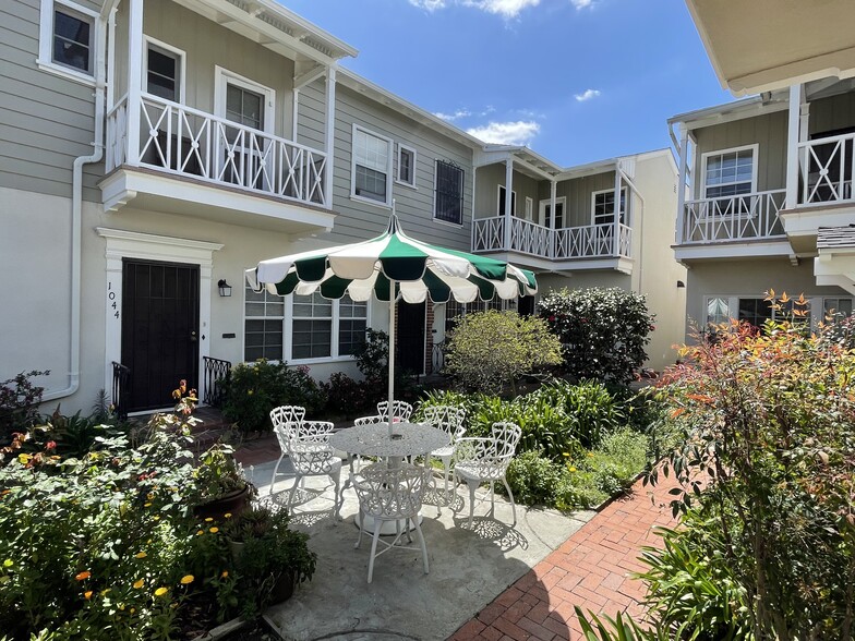 "Melrose Place" style courtyard - 1054 Masselin Ave