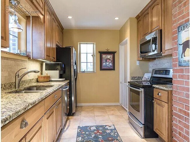 Building Photo - Stunning 4 bed, 2 bath Boulder Home Near Chautauqua! Available July 5th!