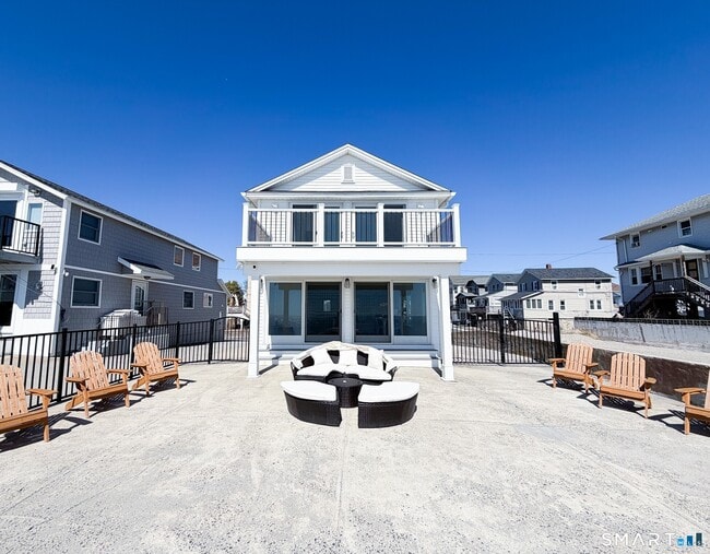 Building Photo - 18 Field Ct