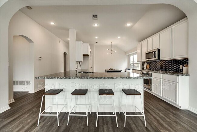 Building Photo - 5501 Fairfax Ct