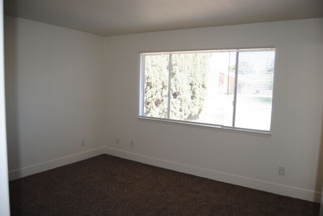 Building Photo - 2401 Bernice Ct