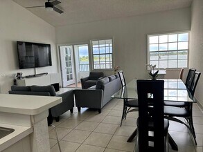 Building Photo - 2803 N Oakland Forest Dr