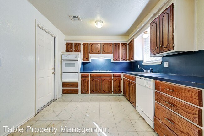 Building Photo - 5316 S Briarwood Dr