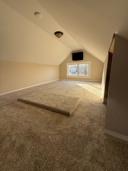 Walk up full attic with heat and AC - 82 Olentangy St