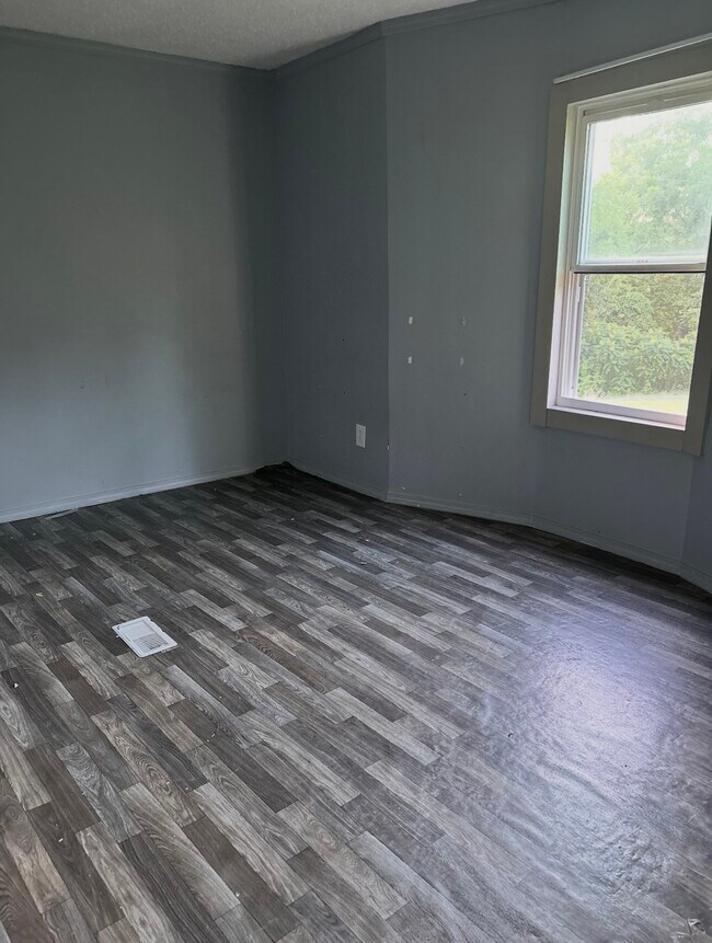 Building Photo - 129 George Ln
