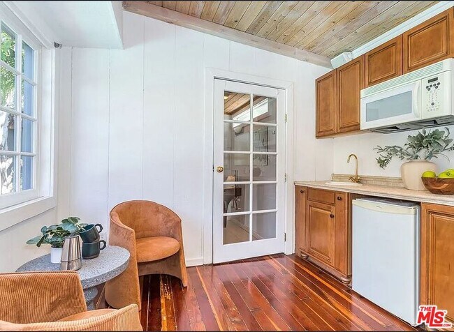 Building Photo - 1608 Courtney Ave