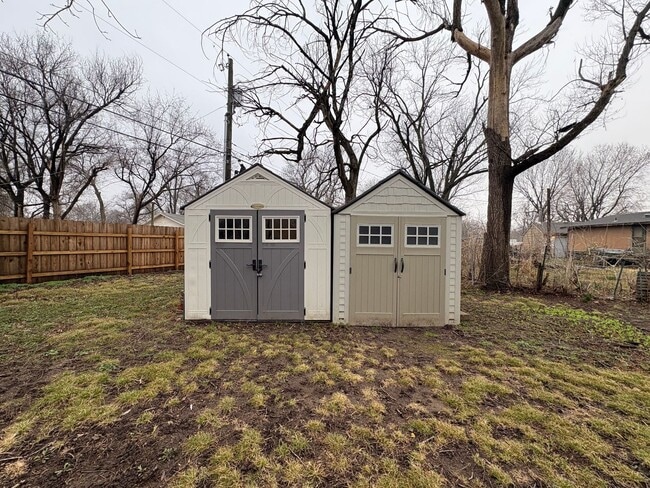 Building Photo - Beautifully Remodeled 3 Bed / 2 Bath Home with Modern Upgrades!