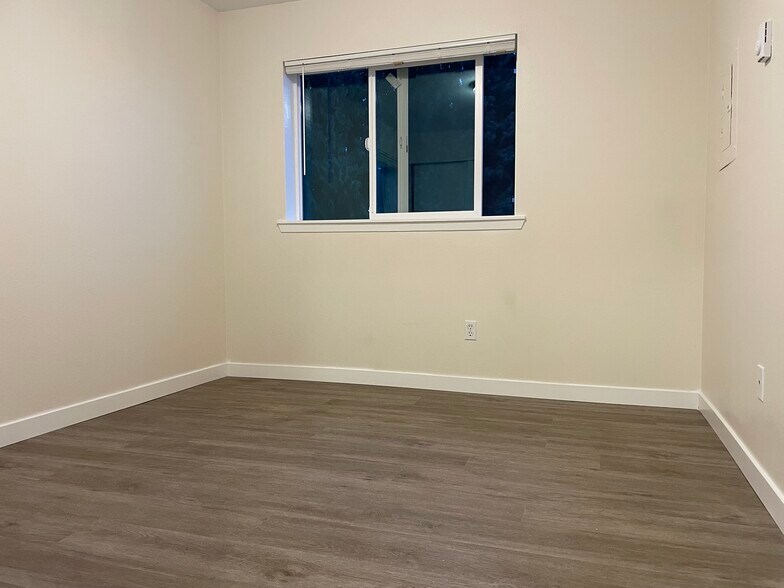 Bedroom - 340 Meadow Ave N