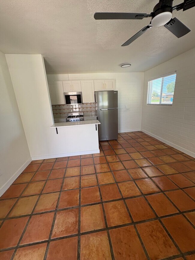 Building Photo - 817 S Melody Ln