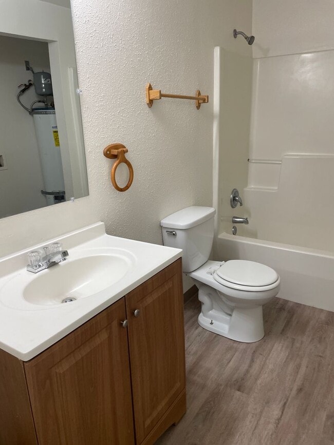 Building Photo - Duplex For Rent