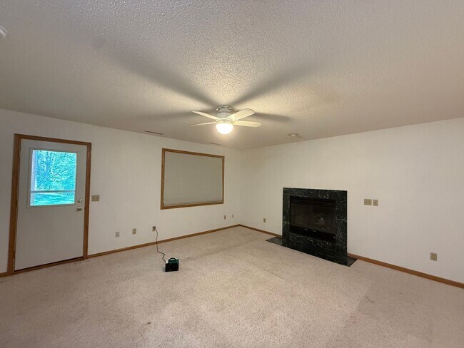 Building Photo - 6078 Croix Dr