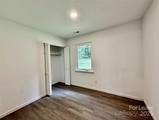 Building Photo - 5415 Amado St