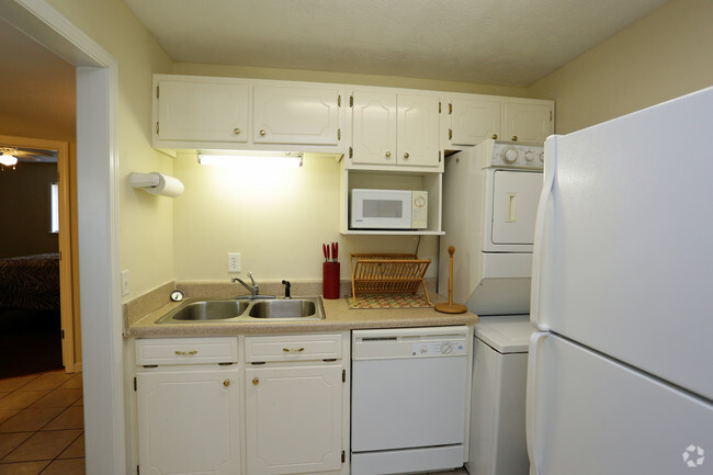 Fox Run Apartments - Columbus, MS | Apartment Finder