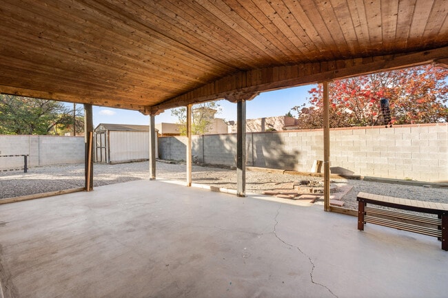 Building Photo - 310 Cll Quieta NE