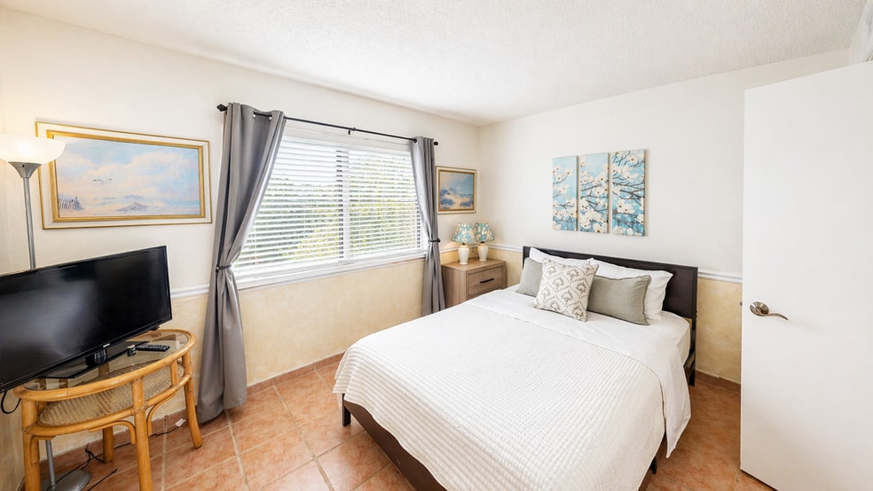 Building Photo - 1300 Seaway Dr