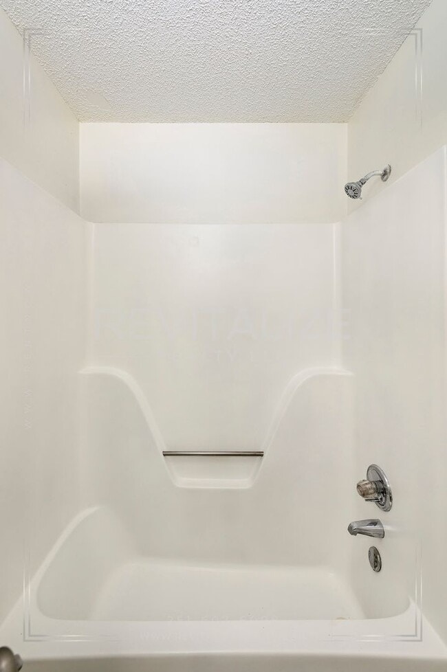 Building Photo - Sweet Cottage-esque 3-Bed 2-Bath in Daphne!