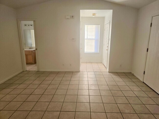 Building Photo - 1602 Van Zanten Dr