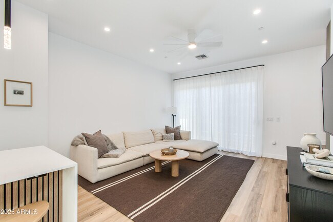 Building Photo - 4220 N 32nd St