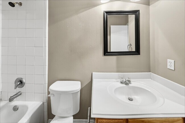 Building Photo - 5010 Deer Path Dr
