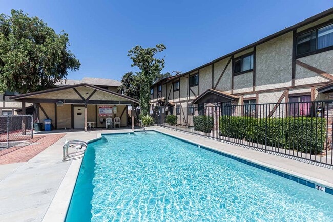 Building Photo - SPRING VALLEY HIDDEN GEM, LIGHT & BRIGHT T...