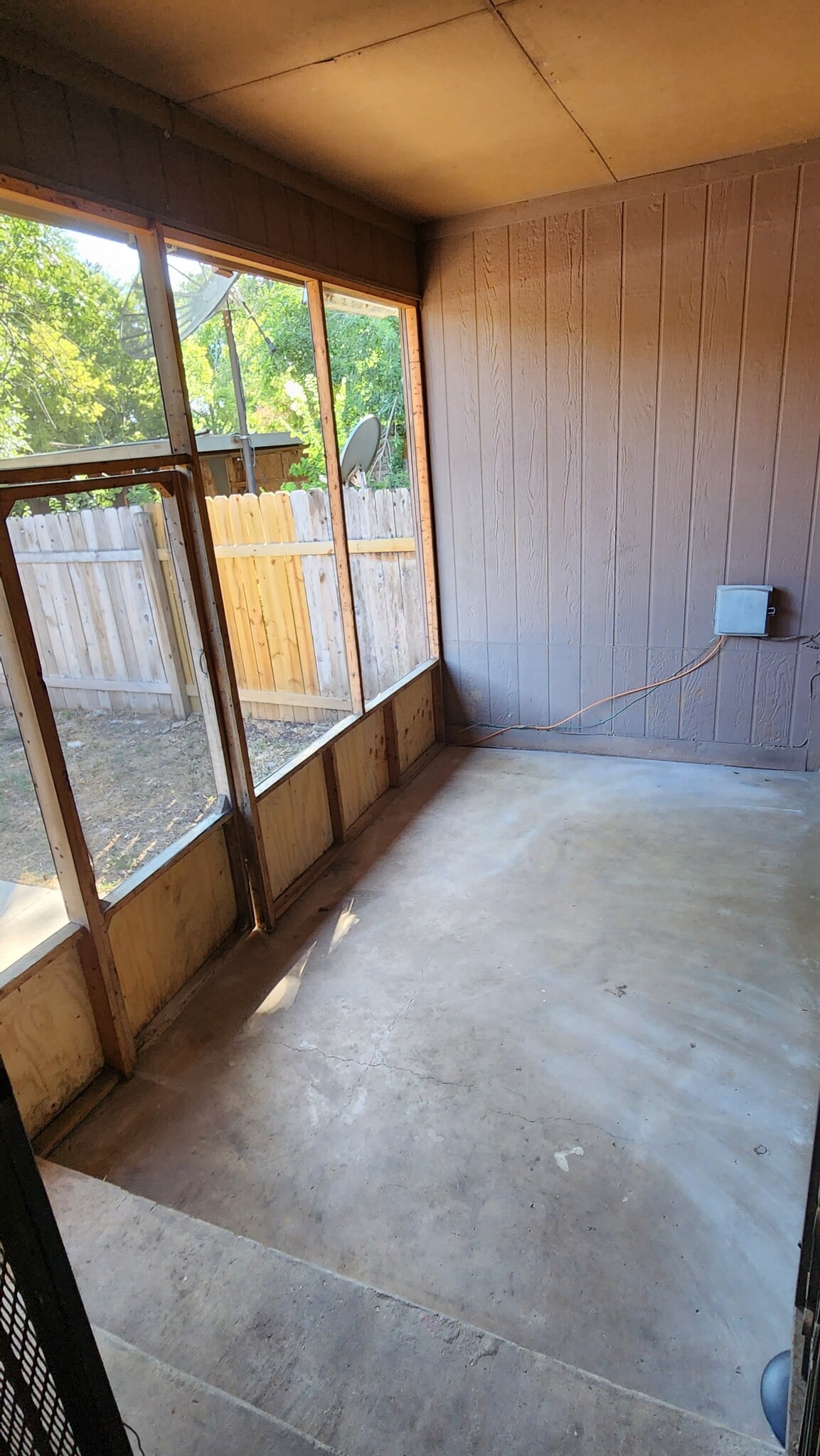 Back Porch - 6824 Oldham