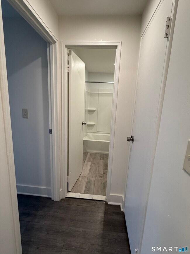 Building Photo - 70 Farmington Ave