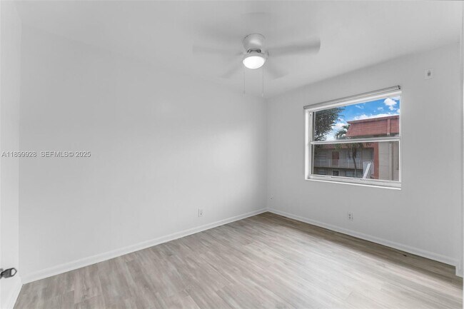 Building Photo - 12820 SW 43rd Dr