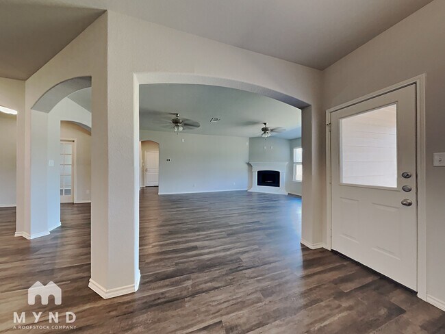 Building Photo - 3905 Chippewa Ct