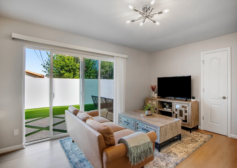 Building Photo - 8568 E Indian School Rd