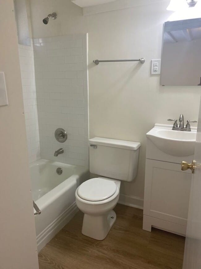 Building Photo - Charming Renovated 1BR – Water & Parking I...