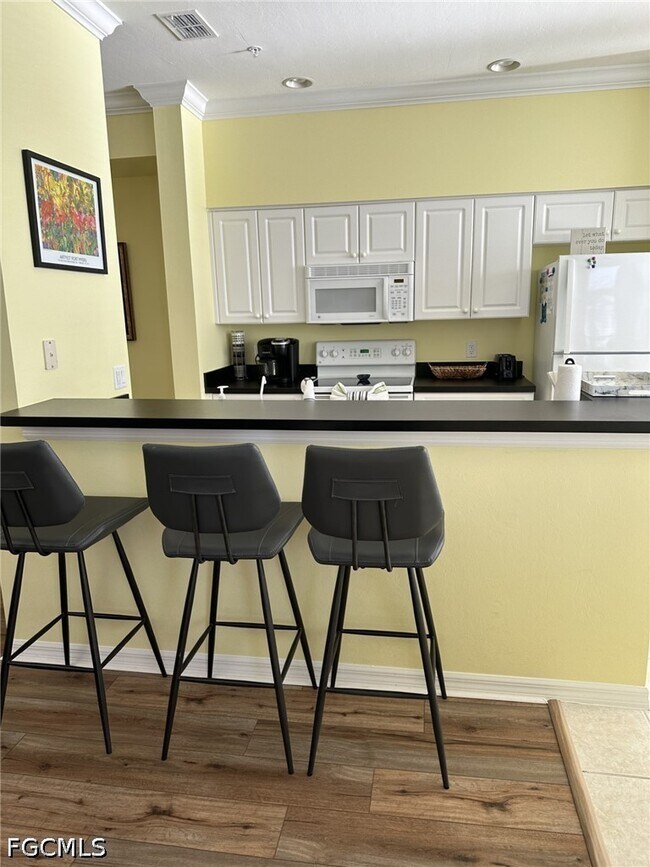 Building Photo - 10361 Butterfly Palm Dr