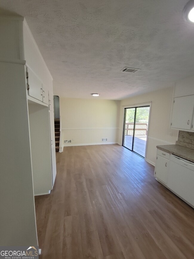 Building Photo - 463 Rock Meadow Dr