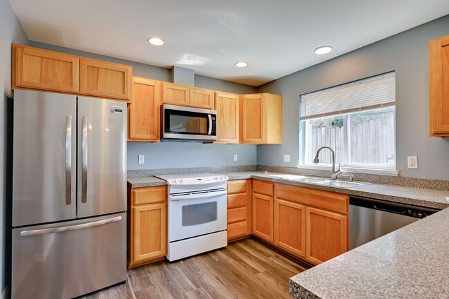 Building Photo - Poulsbo Home