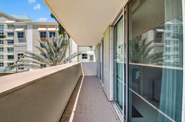 Building Photo - 625 Casa Loma Blvd