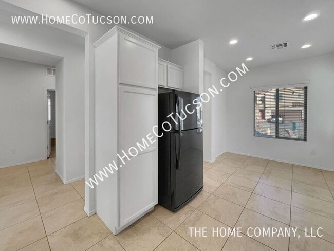 Building Photo - 34584 S Bronco Dr