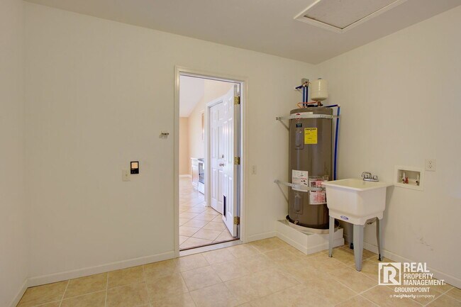 Building Photo - 97 Avonshire Dr