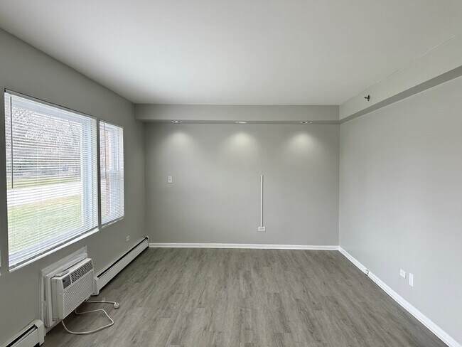 Building Photo - 8635 84th Ct