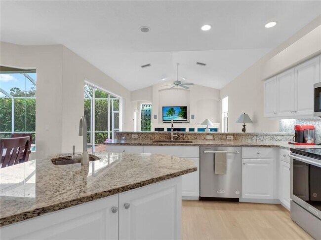 Building Photo - 8870 Huntington Pointe Dr