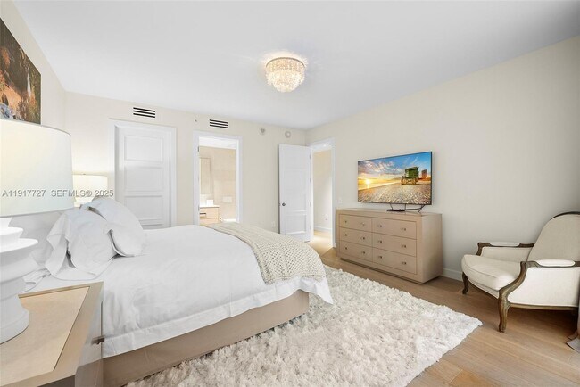 Building Photo - 7916 Fisher Island Dr